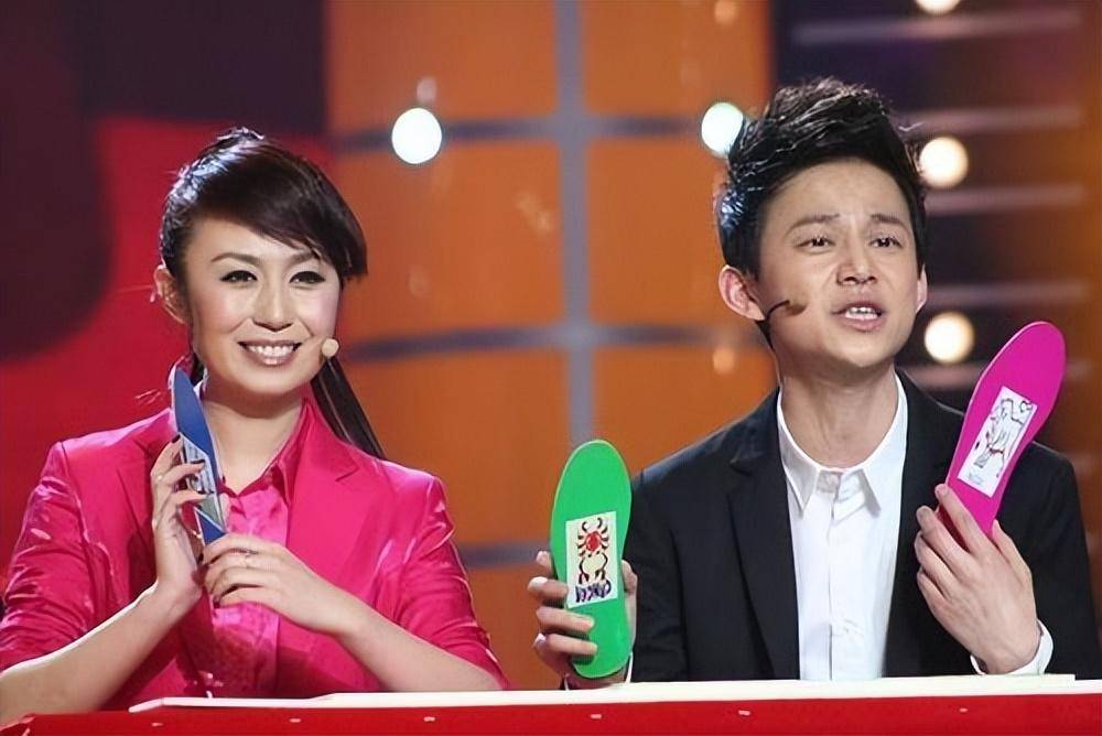 就是和何老师一起合作的这个小品《超幸福鞋垫》里.