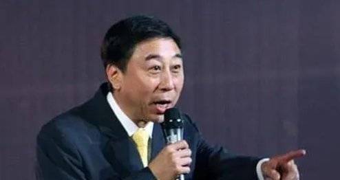 看看陈佩斯开什么车,冯巩开什么车,潘长江开什么车,究竟差距差在哪了?
