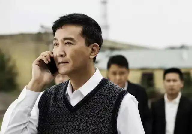 吴刚堪称"老干部专业户",无论是《人民的名义》中的达康书记,还是