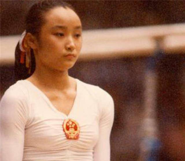 中国第二个女子体操世界冠军17岁巅峰期退役如今只能落魄啃老