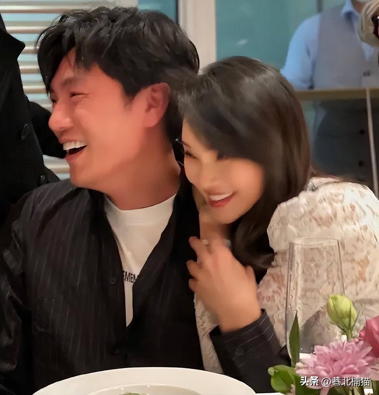 了一个比自己小十岁的老公,不过伊能静是二婚但是是秦昊的第一任老婆