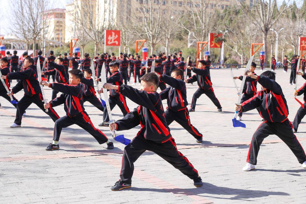 来到武校上学的孩子更加不能停止奋斗