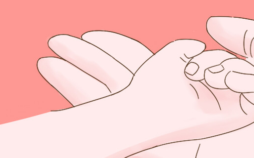 宝宝有这3种症状,说明ta上火了,宝妈要及时给孩子祛火_大便_手掌心