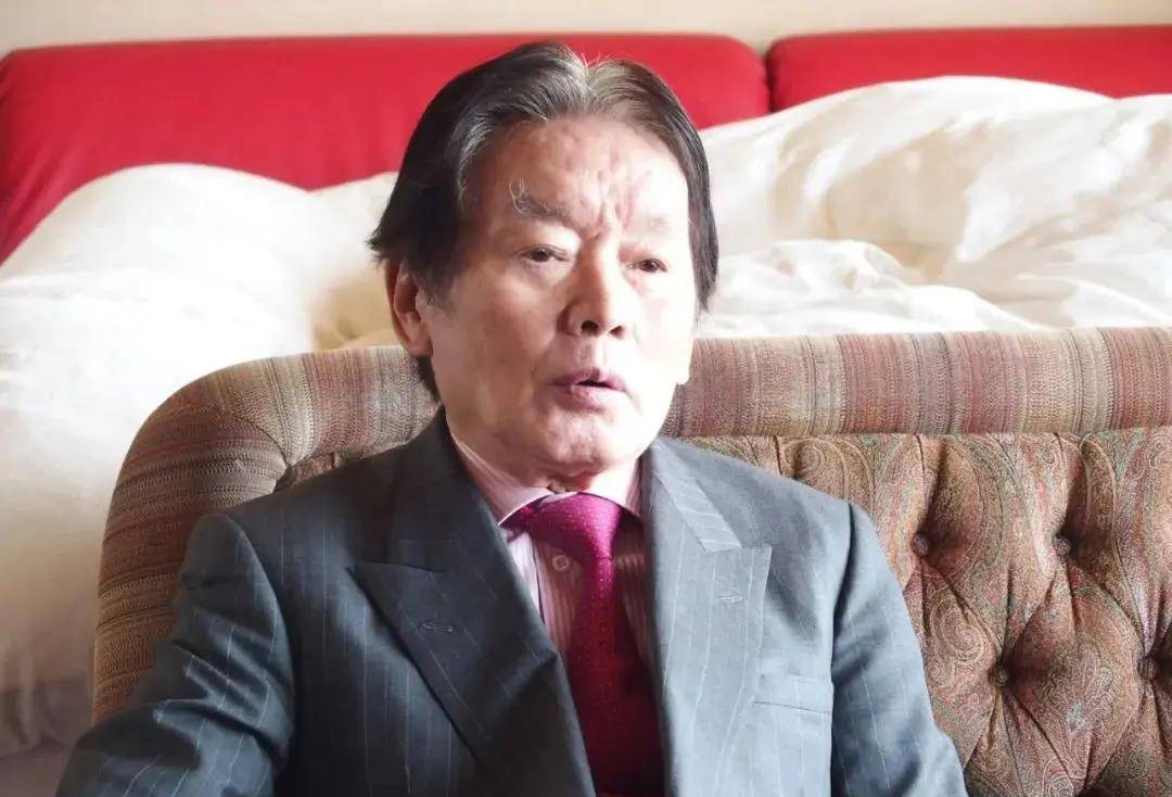 原创2018年77岁富豪将遗产留给狗不久人狗相继去世22岁妻子遭怀疑