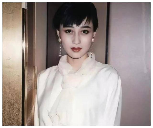 李连杰跟利智揭秘:两个女儿天生奇特,不似父母,不似他人._方式_魅力_