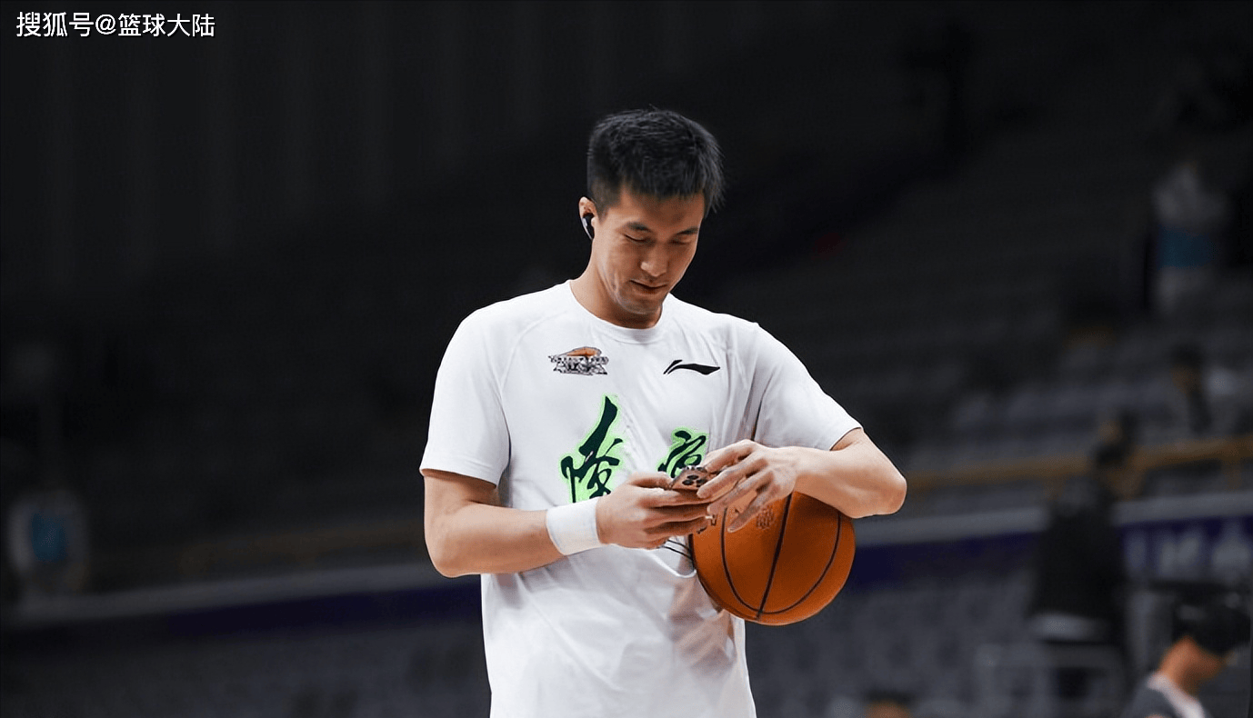 郭艾伦高诗岩本赛季场均12.5分6篮板7.