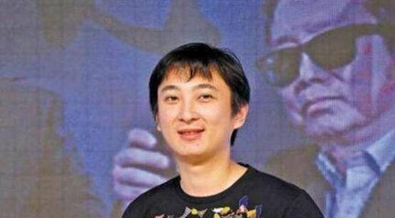 王思聪夜店豪开200瓶黑桃a后再被偶遇,一身黑配粉