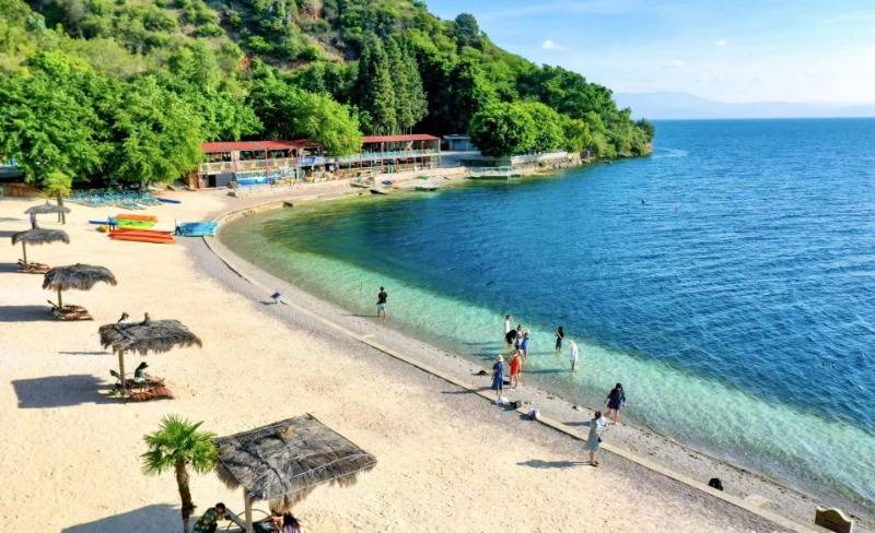 美丽的抚仙湖边自驾点推荐_沙滩_景区_海镜村