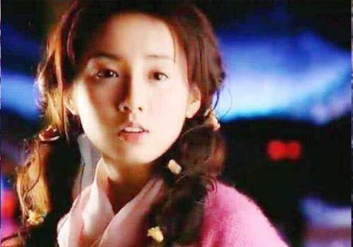 这时候她接演了第一部电视剧《天外飞仙》,并靠着赛金让这个角色一炮