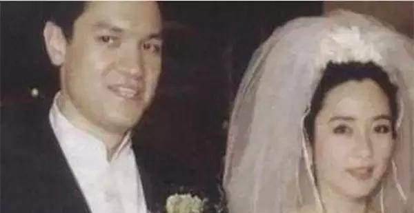 吕秀菱和丈夫自结婚以来,一直没有孩子,主要是因为她曾因妇科疾病曾动