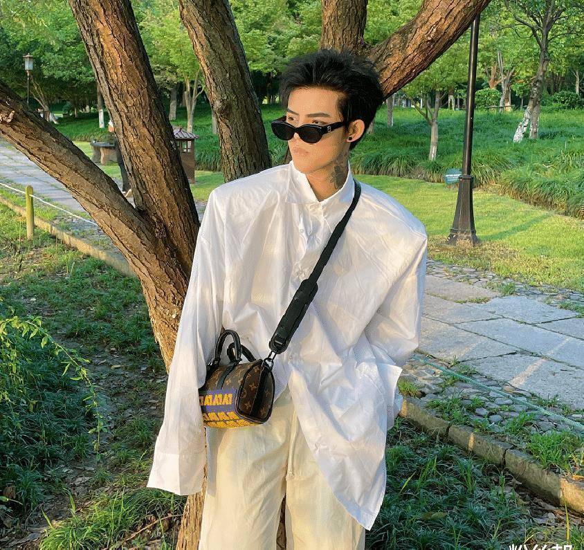 韩安冉为何婧婧发声专场殷世航与女网红有染反遭殷世航爆私照