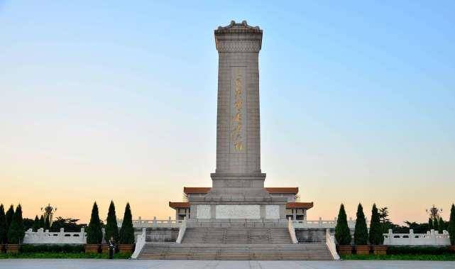 为了纪念在战争和革命中牺牲的人民英雄修建纪念碑