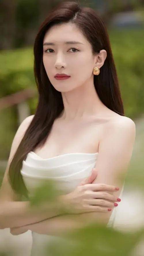 照片中四位都是谁呀只看见娜扎碾压式胜出江疏影都无光了