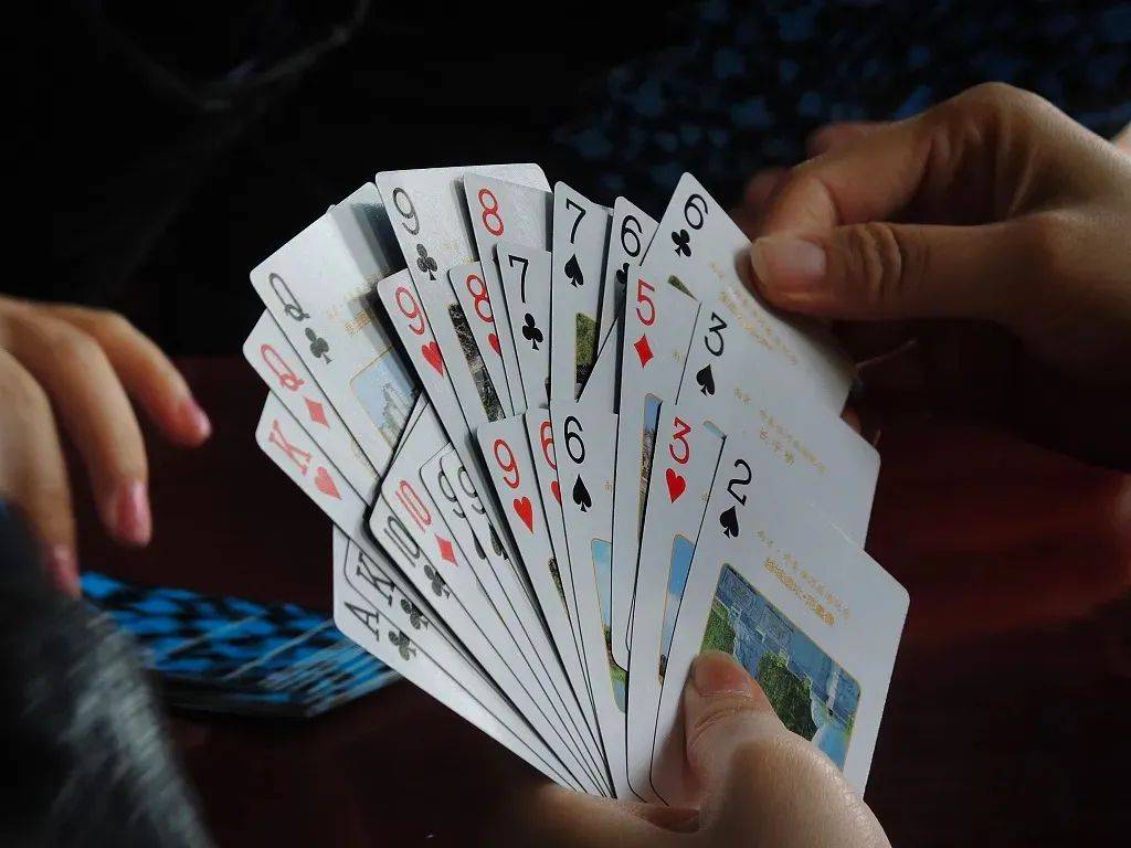 沉淀后,掼蛋在商界,民间都广受欢迎,实现了从地方棋牌游戏到国民游戏