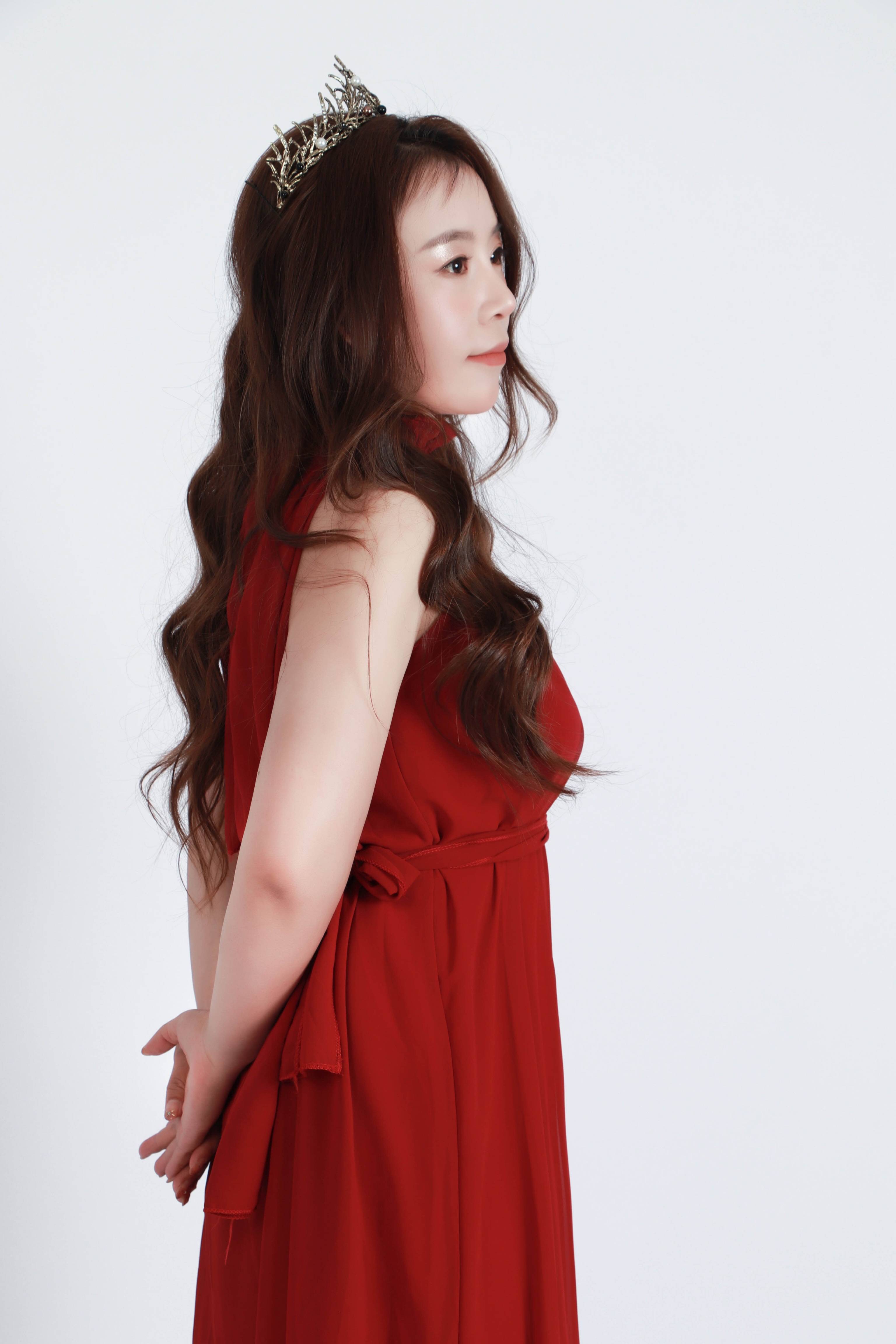 模特陈琴用美丽点亮时尚梦想