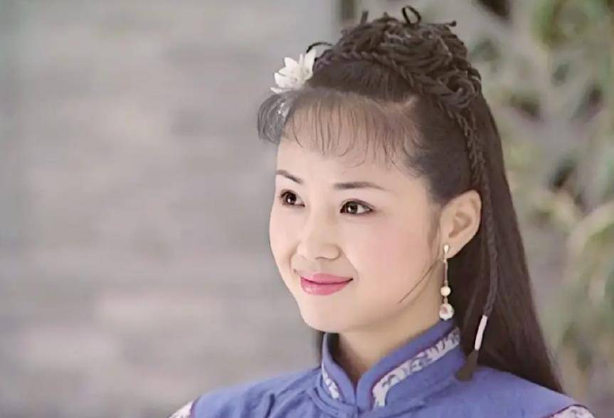 就这样苏麻喇姑成为了允裪的养母.