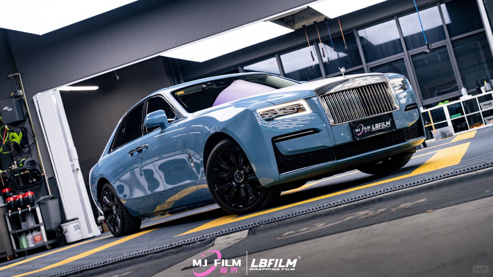 劳斯莱斯lb改色膜原厂漆瓷器蓝,大气且低调的蓝色_品牌_回头率_中国