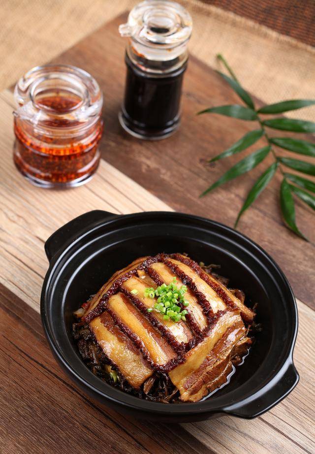 五星级酒店的秘密:香糯可口的商用梅干菜扣肉制作全揭秘