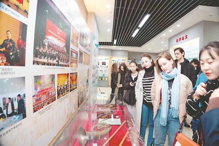 格鲁吉亚青年文化交流活动在鹤城展开