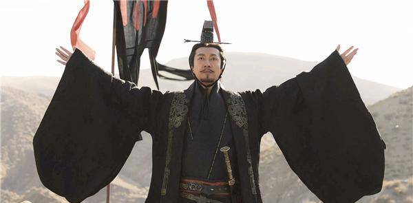 原创秦始皇用活人烧制兵马俑西安一尊兵马俑裂开后真相水落石出