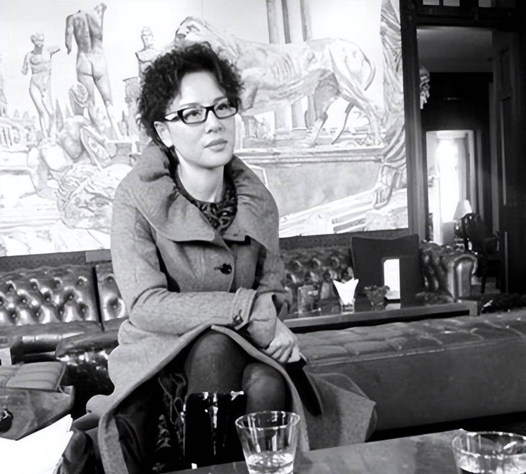 原创女模特顾春芳靠借钱过奢靡生活4年借了17亿最终被判死刑