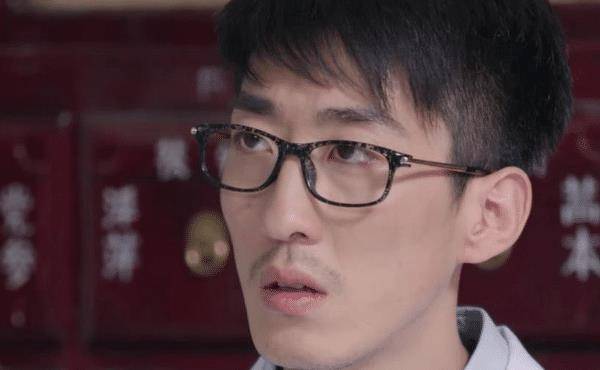 彭禺厶朋友介绍进入娱乐圈,表演深入人心,且有自导自演的作品_行业_的