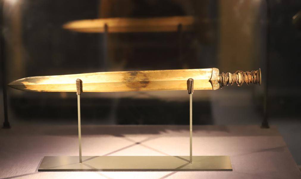 春秋后期·越王者旨於赐剑2. 三国吴·黄武弩机(附木臂)1.