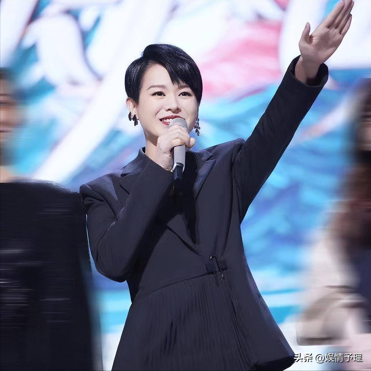 原创当44岁胡杏儿和41岁孙俪同框才发现人到中年还得靠气质与骨相