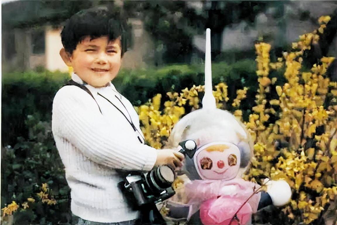 童星方超2岁成名,18岁时因长得太矮没学可上,48