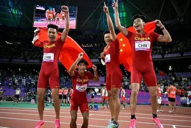 开门红!苏炳添室外赛季首冠! 38秒99,4x100米接力我们队夺冠!_比赛_实
