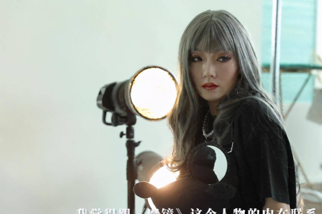 原创齐溪魔镜幕后花絮谈到假鼻子自己笑了而网友却心酸了