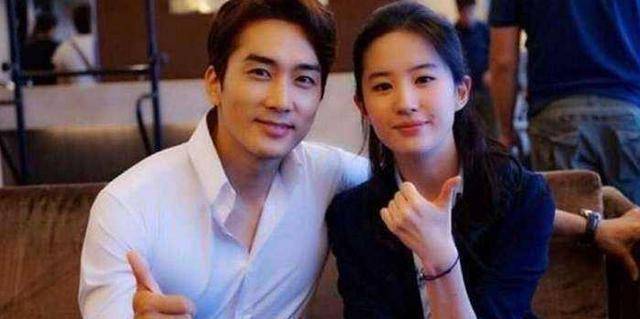 原创原创19岁的易建联情窦初开对刘亦菲简直痴迷送百万手镯却惨遭拒绝