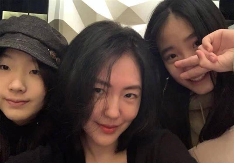 徐熙娣发文力挺老公两人贴脸合照幸福甜蜜网友评论不一