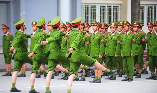 越南有3万多公安军,为何新制服上都使用绿色领章?_工作_人民军队_肩章