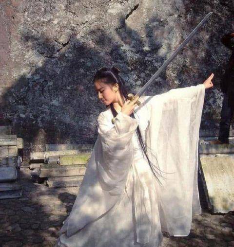 原创原创17岁刘亦菲拍神雕侠侣现场版无ps照暴露了真实颜值