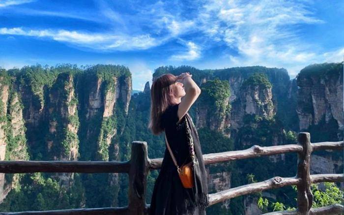 第一天:抵达张家界→维维接站→入住酒店.