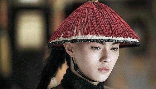 许凯后续的资源简直好到逆天,一直都是男主,像厉尘澜,王陆,都是各