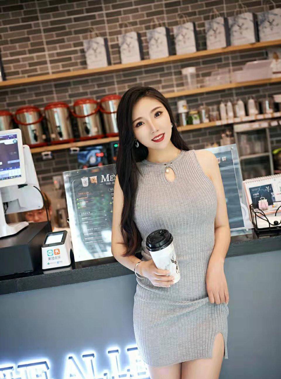 身高决定裙长,小姐姐的这条裙子看起来温柔大方又带点小时尚_女生