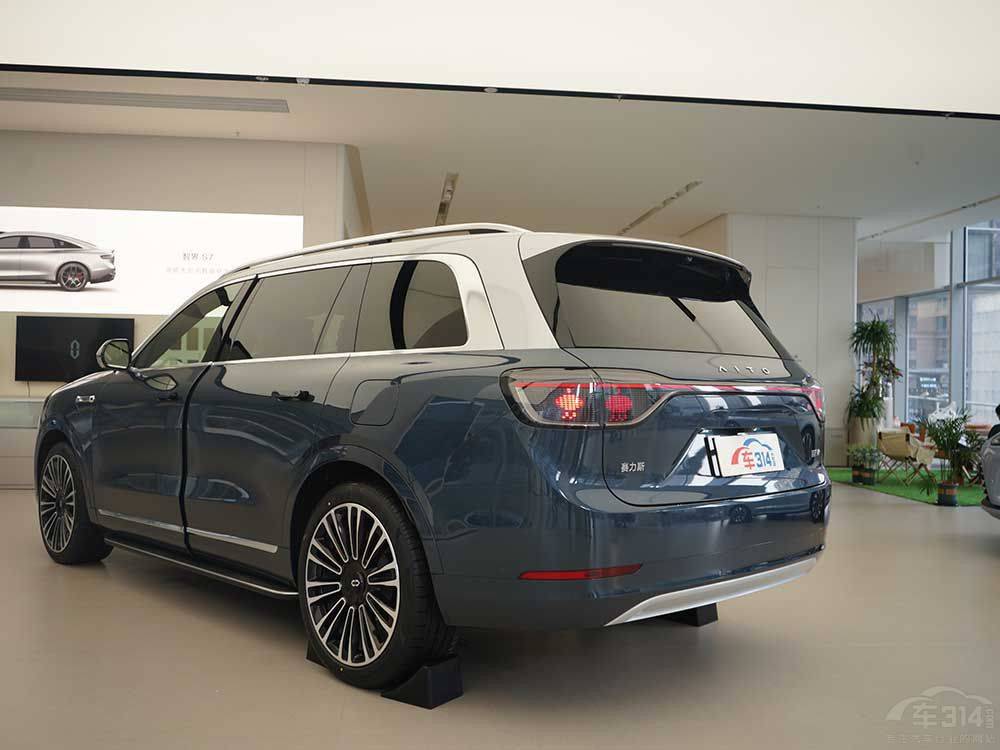 问界m9已经成为50万元以上豪华suv的热门选择了,齐全的配置可比宝马x7