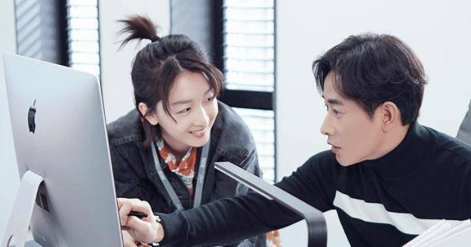 比如说杨紫邓伦主演的《香蜜沉沉烬如霜》,这部算是比较热门的作品了.