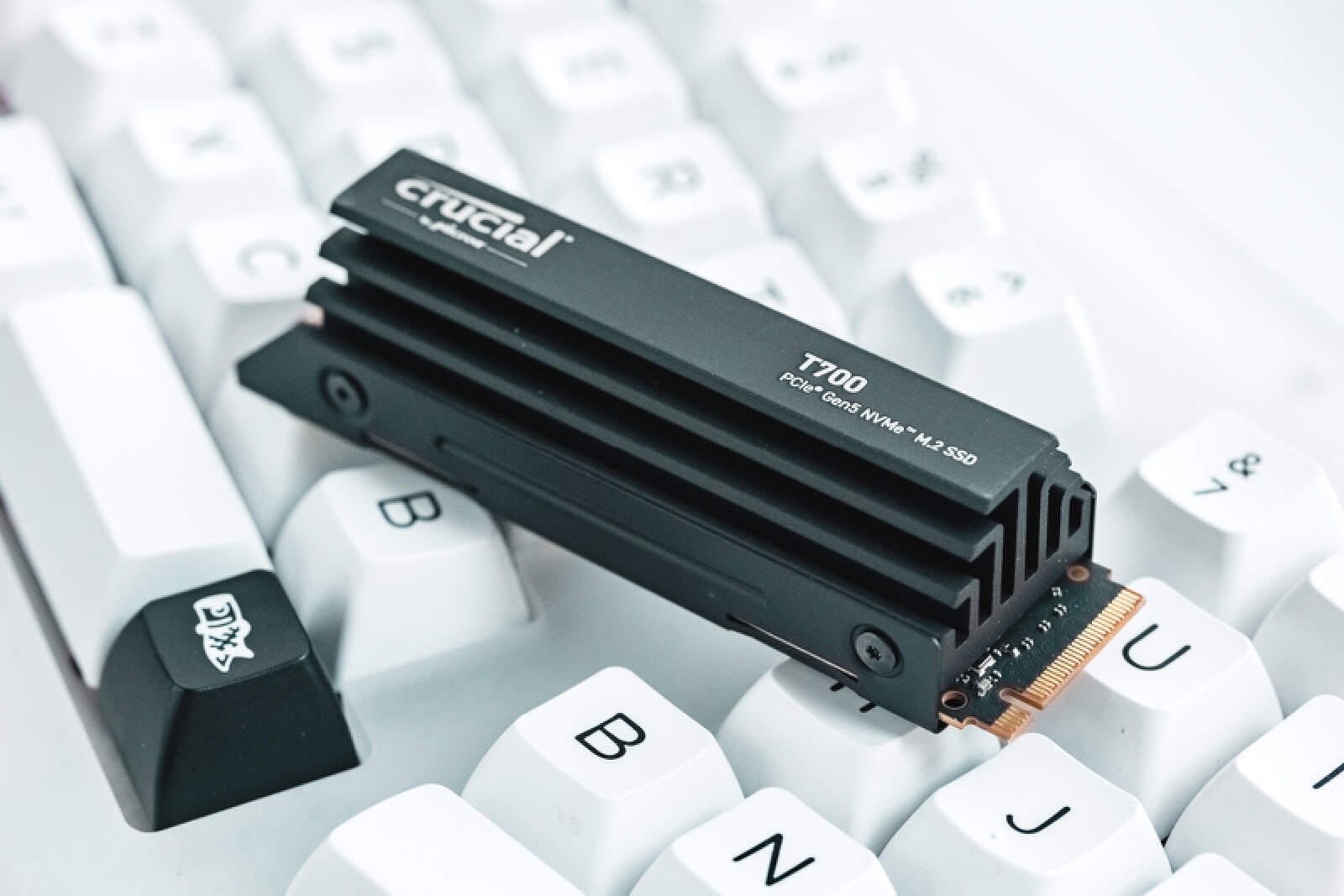 目前唯二的原厂pcie50ssd英睿达t700