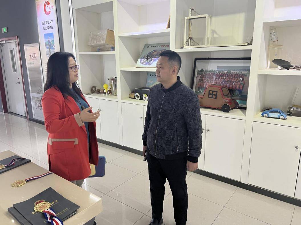 老师们对李校长的细心指导表示感谢,希望今后能与章丘四中建立更深入