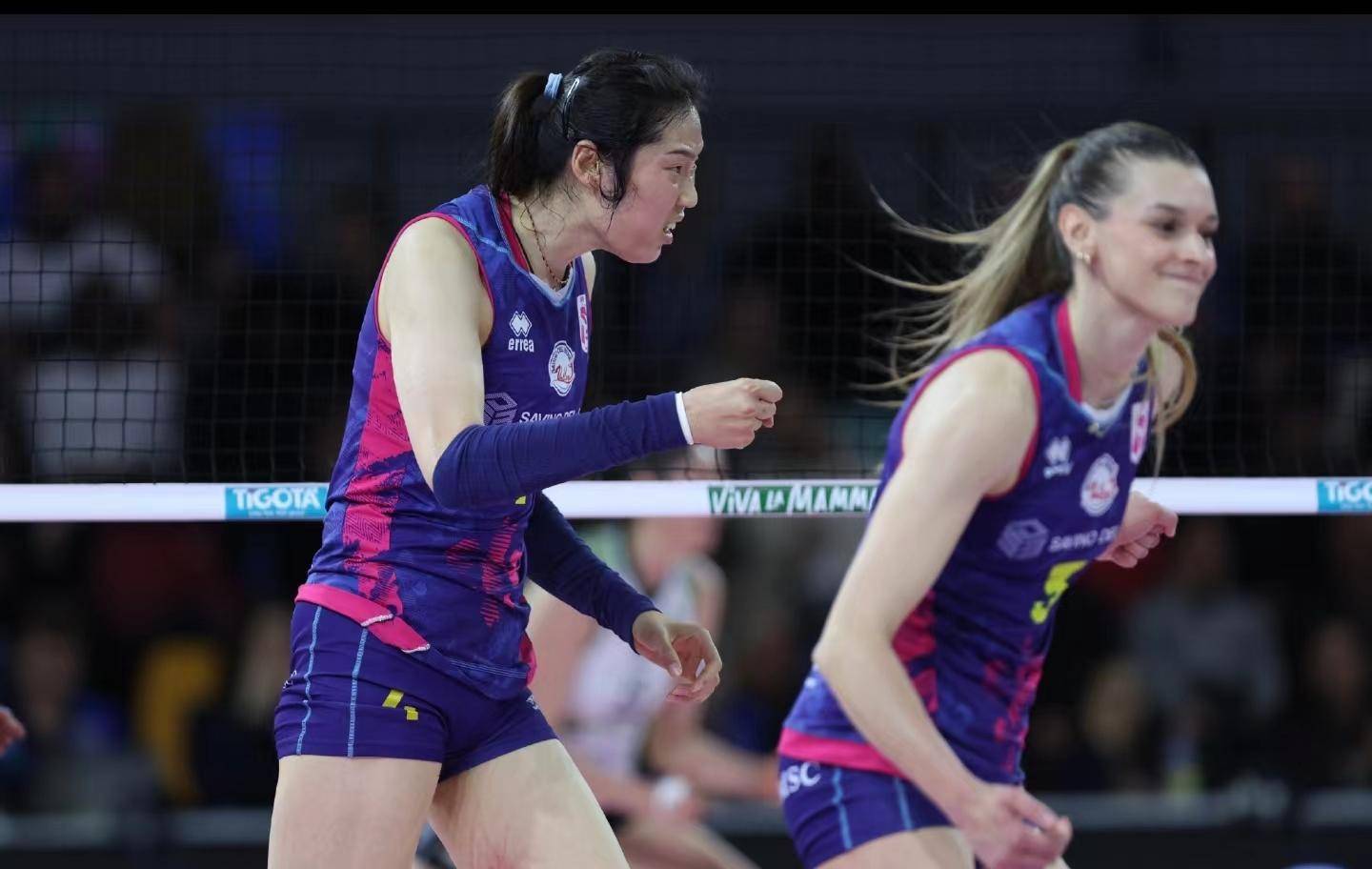 醒醒吧朱婷获得了最有价值球员斯坎迪31领先朱婷的赛点是最后一分