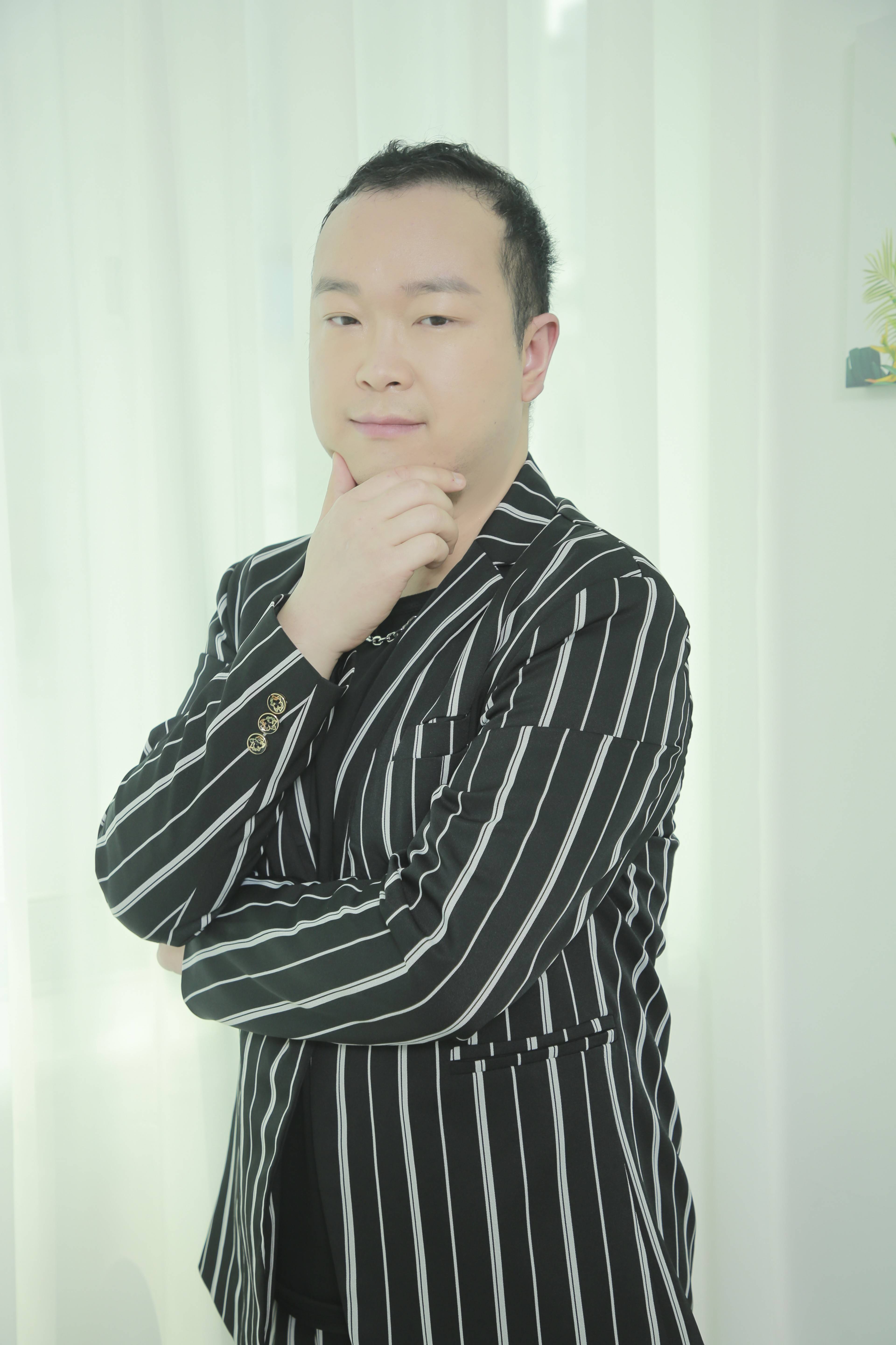 吴辉的型格舞台绽放无限魅力与光彩