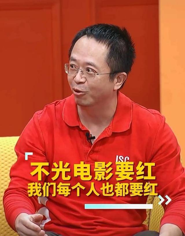 系着红领带参加两会,红衣大叔周鸿祎是真爱红色_刘德华_衣服_西装