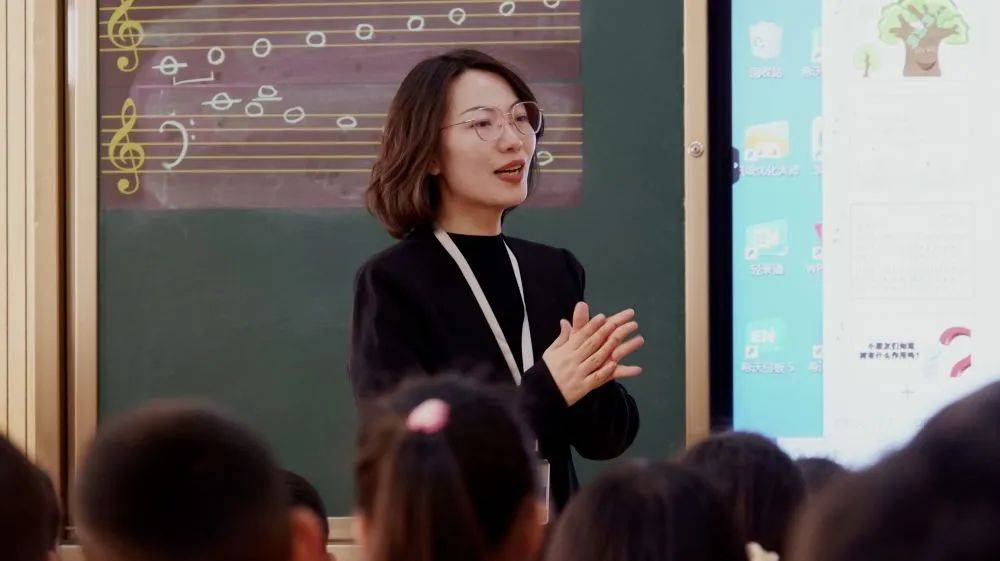 爆款螃蟹歌背后玉溪老师普海玲用合唱转动乡