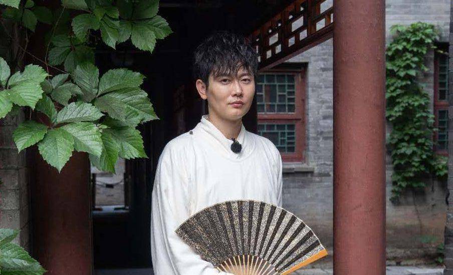 原创德云斗笑社爆笑一幕岳云鹏想跟孟鹤堂闹着玩却被对方轻松反杀