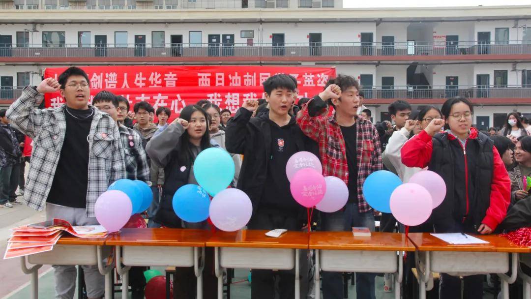 乘势而上决胜高考洛阳格致学校隆重举行三测表彰暨高考誓师大会