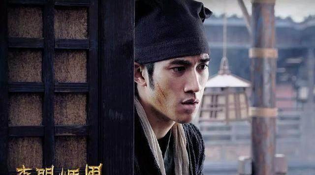 gif开场就是一团迷雾从宇宙中坠落地球的画面,恍恍惚惚让点点以为自己