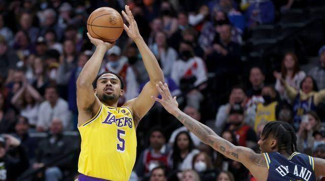 原创原创1年1750万湖人距离盖帽王近在咫尺浓眉可重新回到四号位